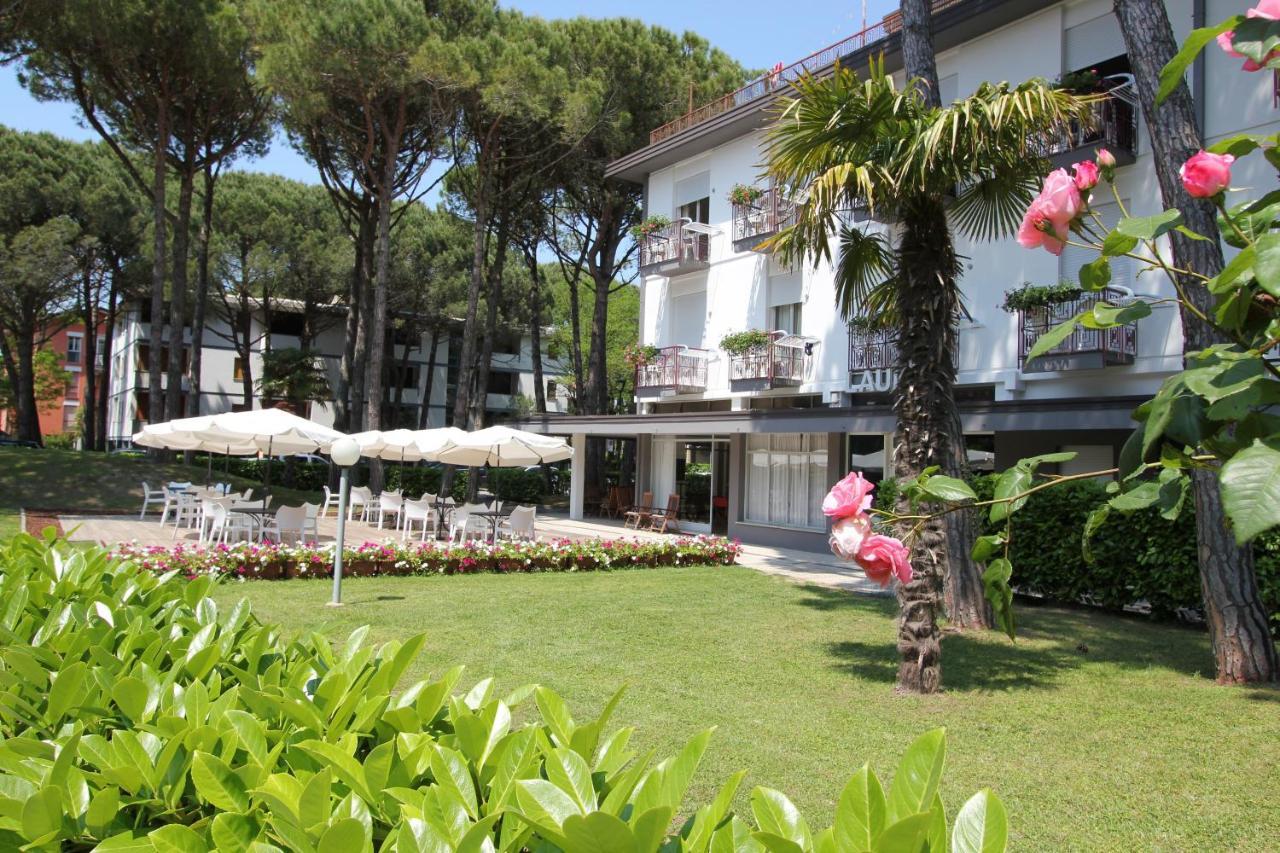 Hotel Laura Bibione Buitenkant foto