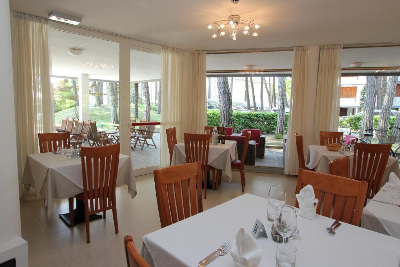 Hotel Laura Bibione Buitenkant foto